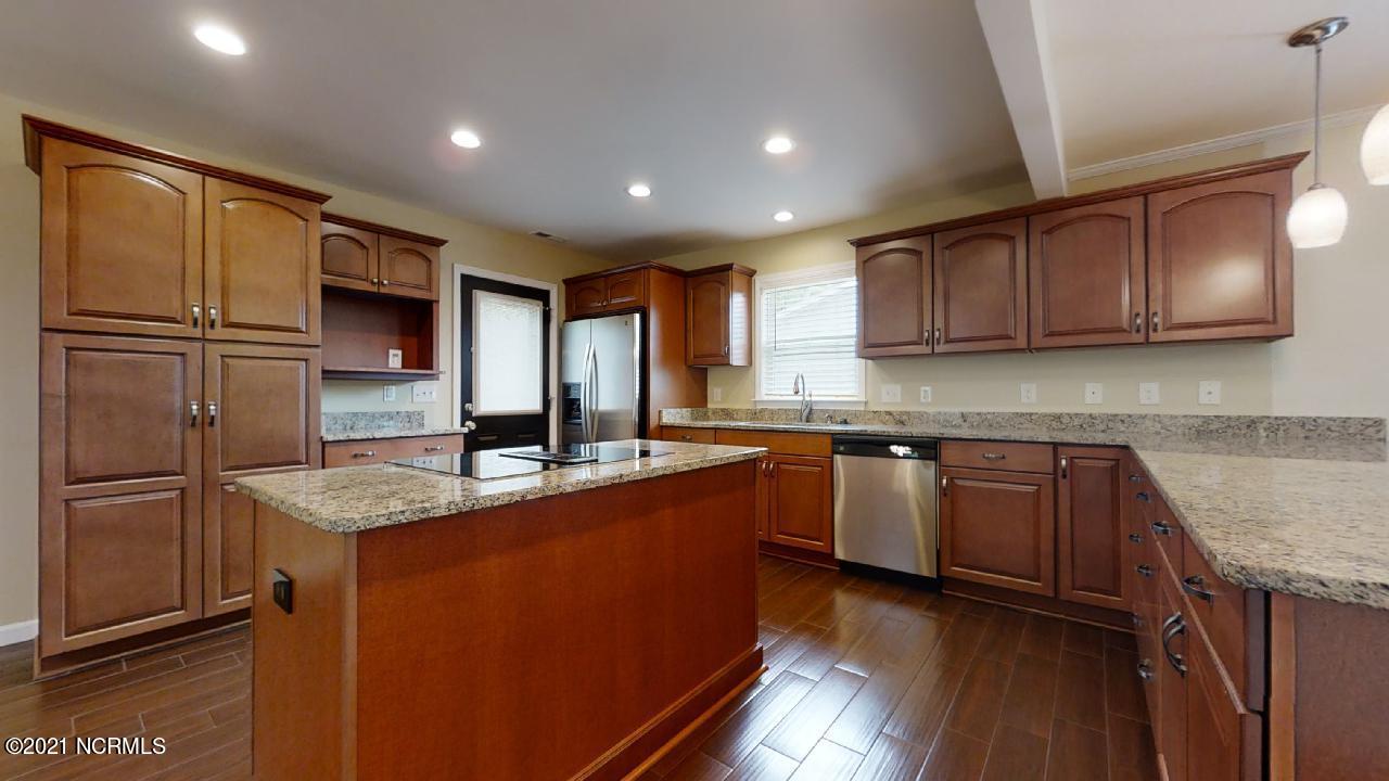 532 Raintree Circle Jacksonville, NC 28540 - Photo 14 of 47 532-Rain-tree-Cir-06022021_172117