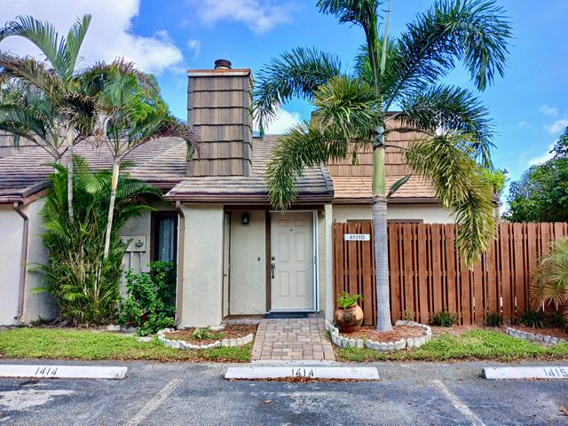 $299,900 | 4131 Palm Bay Circle, Unit D, West Palm Beach, FL 33406