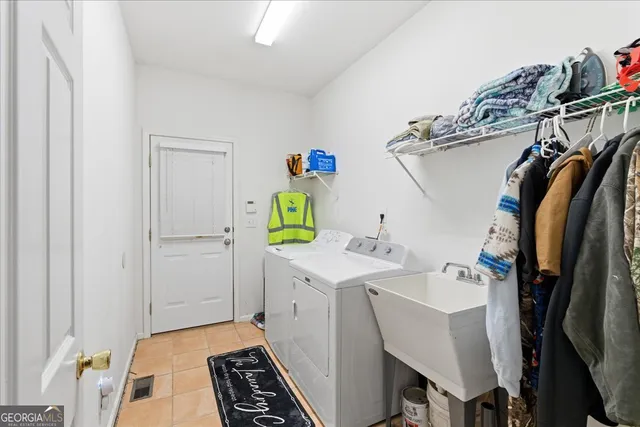 a view of a pathway of a house with wooden fence
