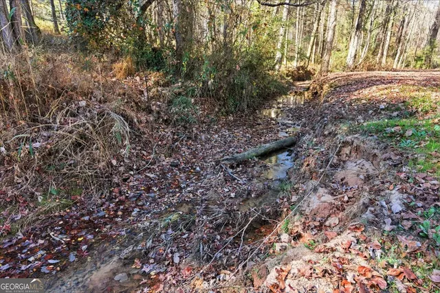 a view of an outdoor space