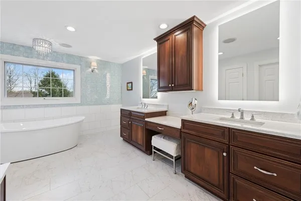 $985,000 | 1141 Lauralynn Drive, Latrobe, PA 15650