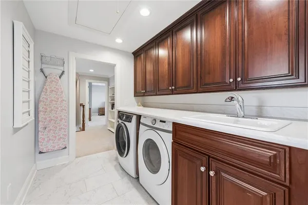 $985,000 | 1141 Lauralynn Drive, Latrobe, PA 15650