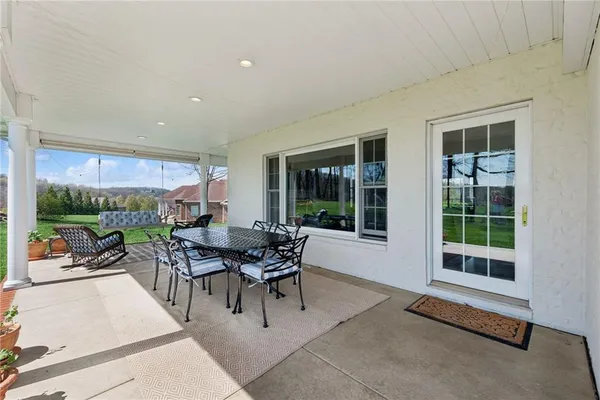 $985,000 | 1141 Lauralynn Drive, Latrobe, PA 15650