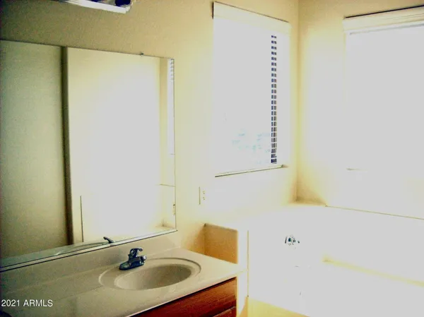 $2,395 | 3124 South Lois Lane, Gilbert, AZ 85295