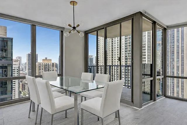 $4,000 | 2 East Erie Street, Unit 2408, Chicago, IL 60611