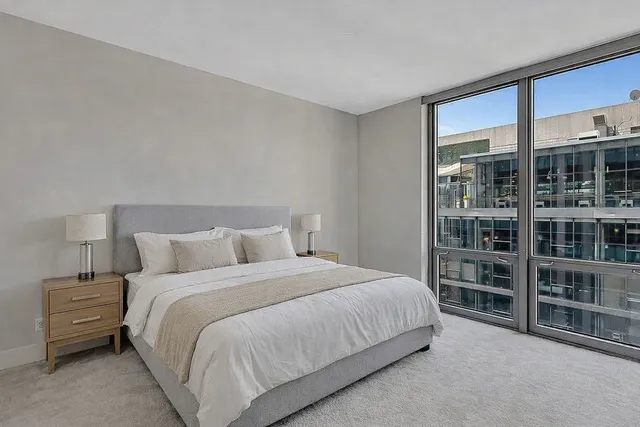 $4,000 | 2 East Erie Street, Unit 2408, Chicago, IL 60611