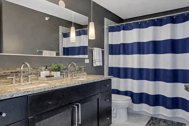 $4,000 | 2 East Erie Street, Unit 2408, Chicago, IL 60611