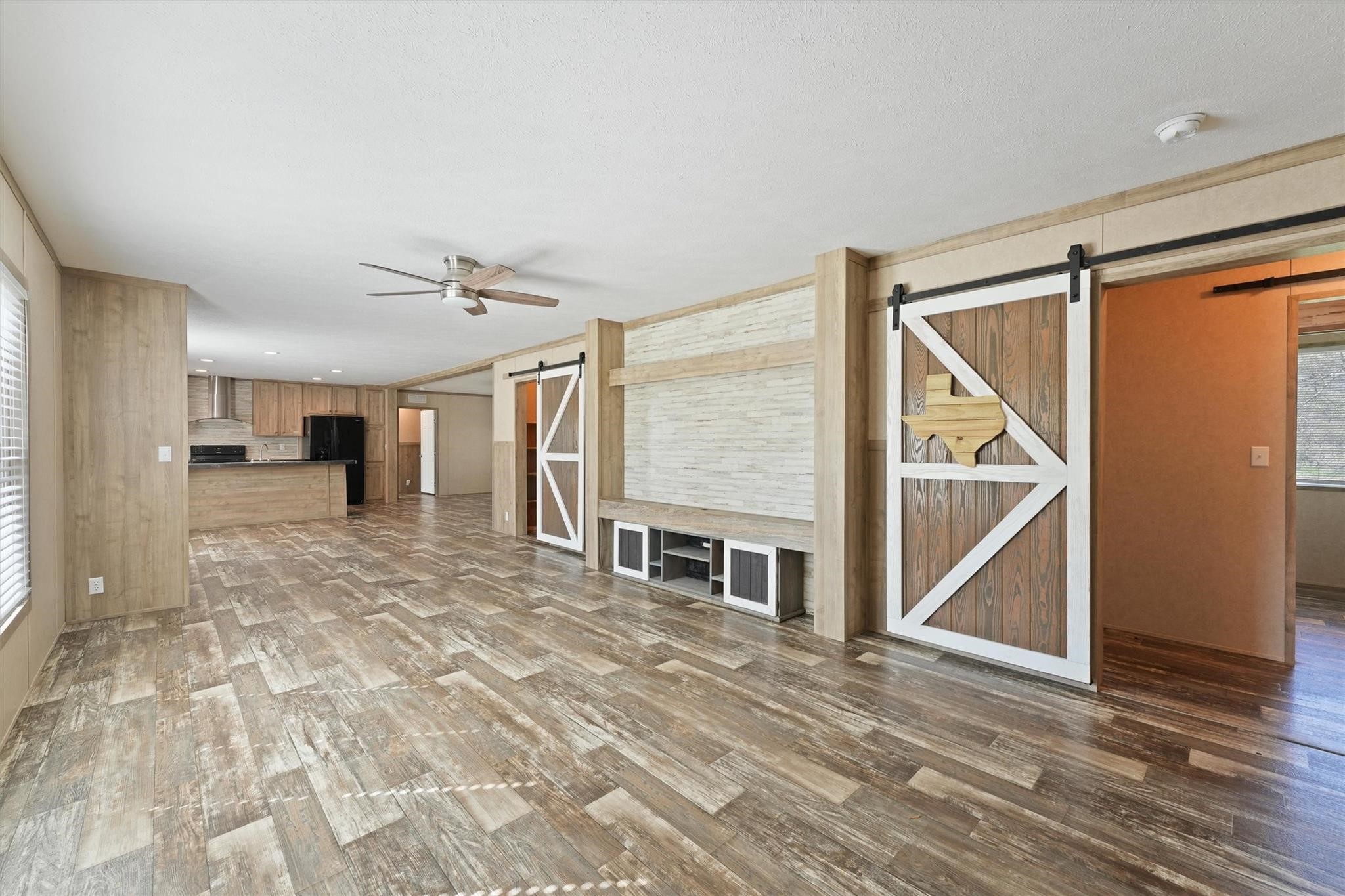 11744 Padok Road Houston, TX 77044 - Photo 2 of 21 a view of a interior of the house