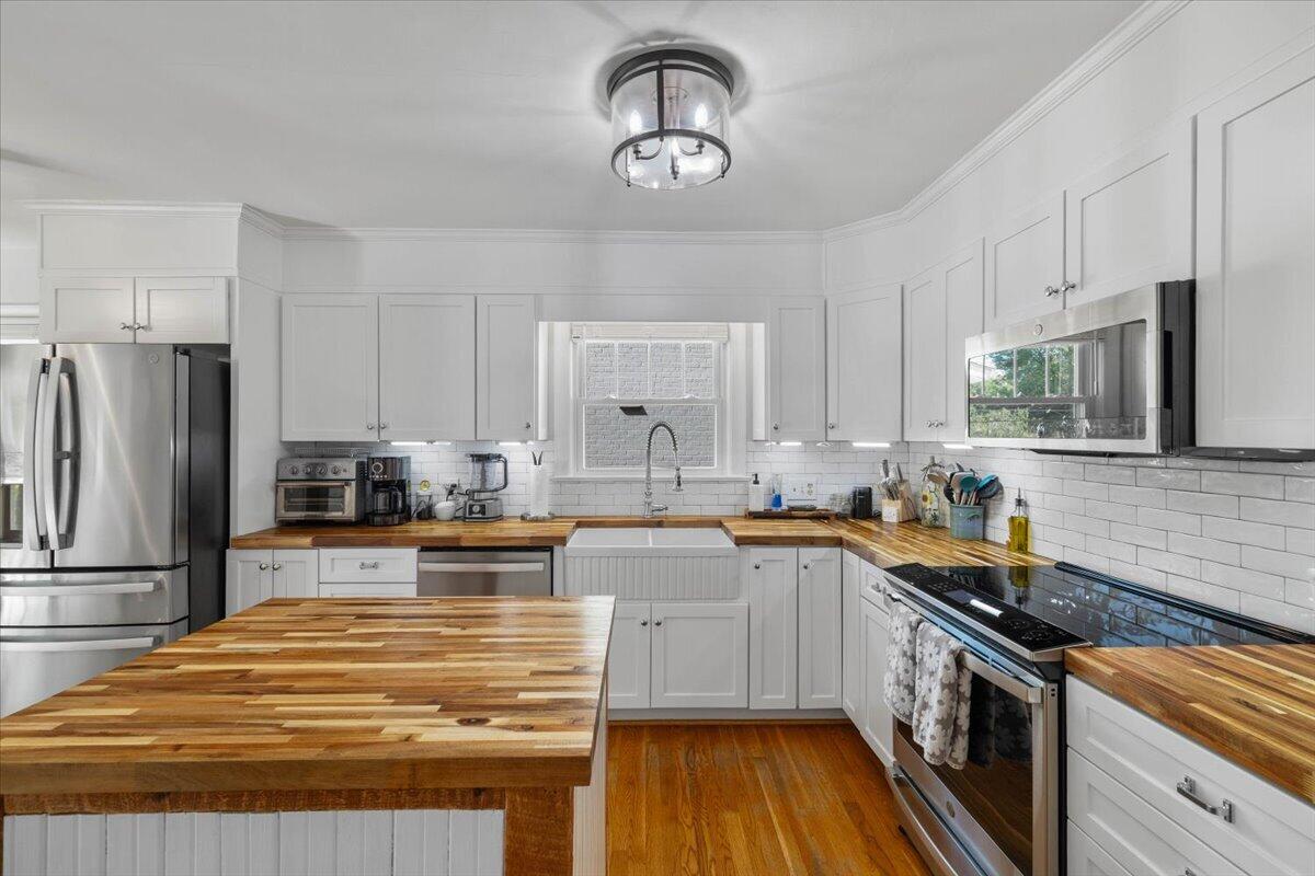 1902 Avon Road Southwest Roanoke, VA 24015 - Photo 11 of 55 11-Interior-9