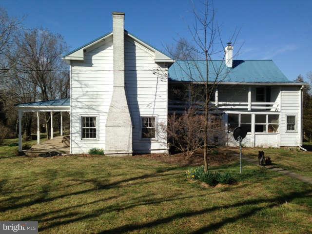 592 Minebank Road Middletown, VA 22645 - Photo 6 of 12 Exterior (Rear)