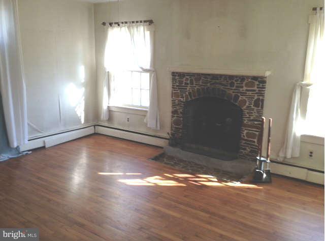 592 Minebank Road Middletown, VA 22645 - Photo 10 of 12 Living Room