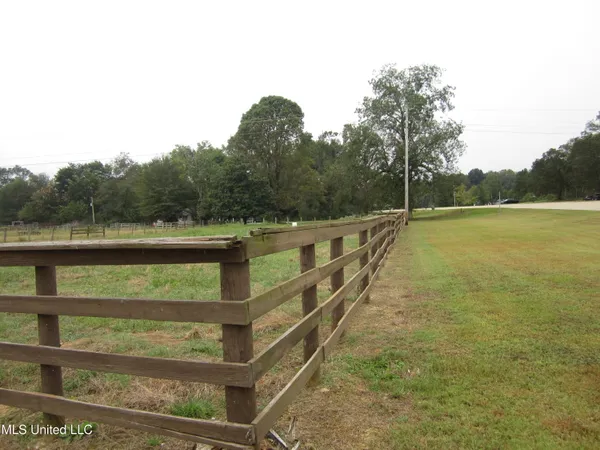 $375,000 | 1558 Highway 30, New Albany, MS 38652