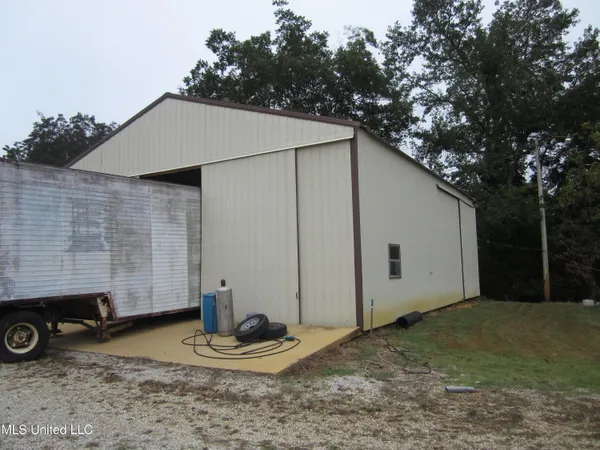 $375,000 | 1558 Highway 30, New Albany, MS 38652