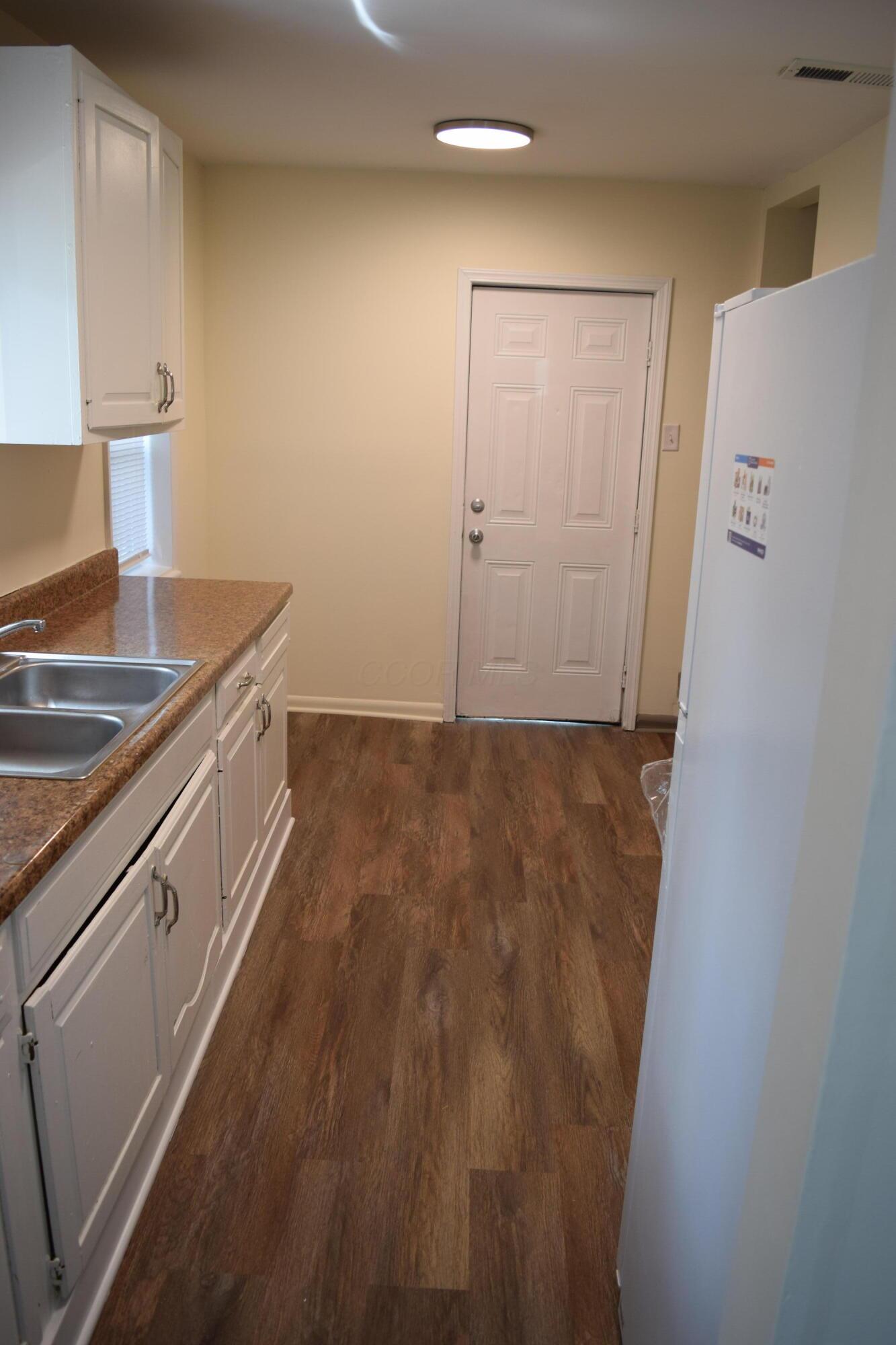 2034 Ferris Road Columbus, OH 43224 - Photo 8 of 14