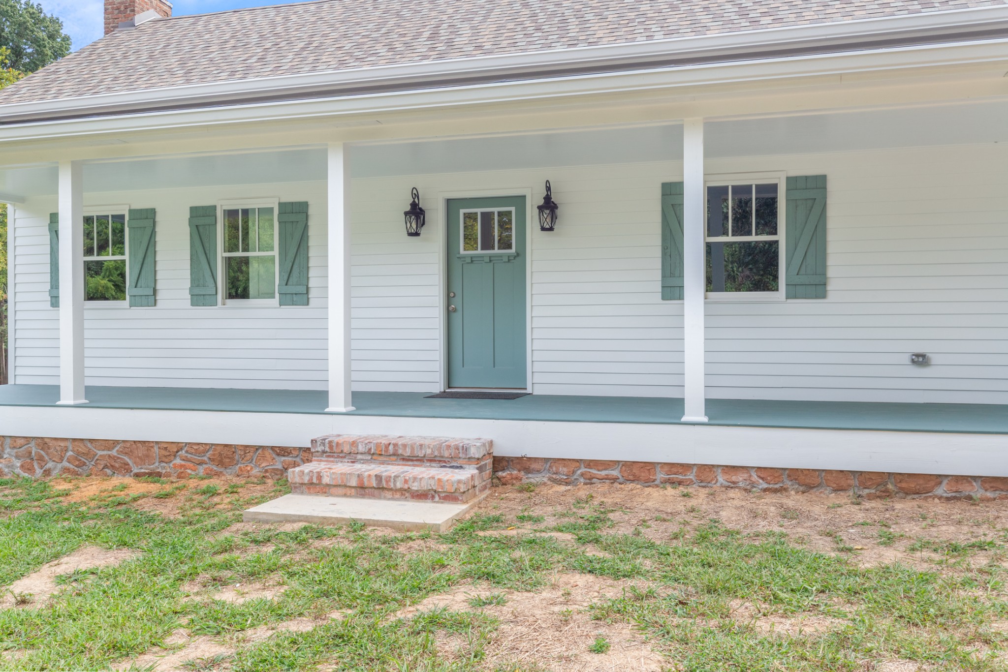 260 Old Highway 48 Charlotte, TN 37036 - Photo 39 of 71 a front view of a house