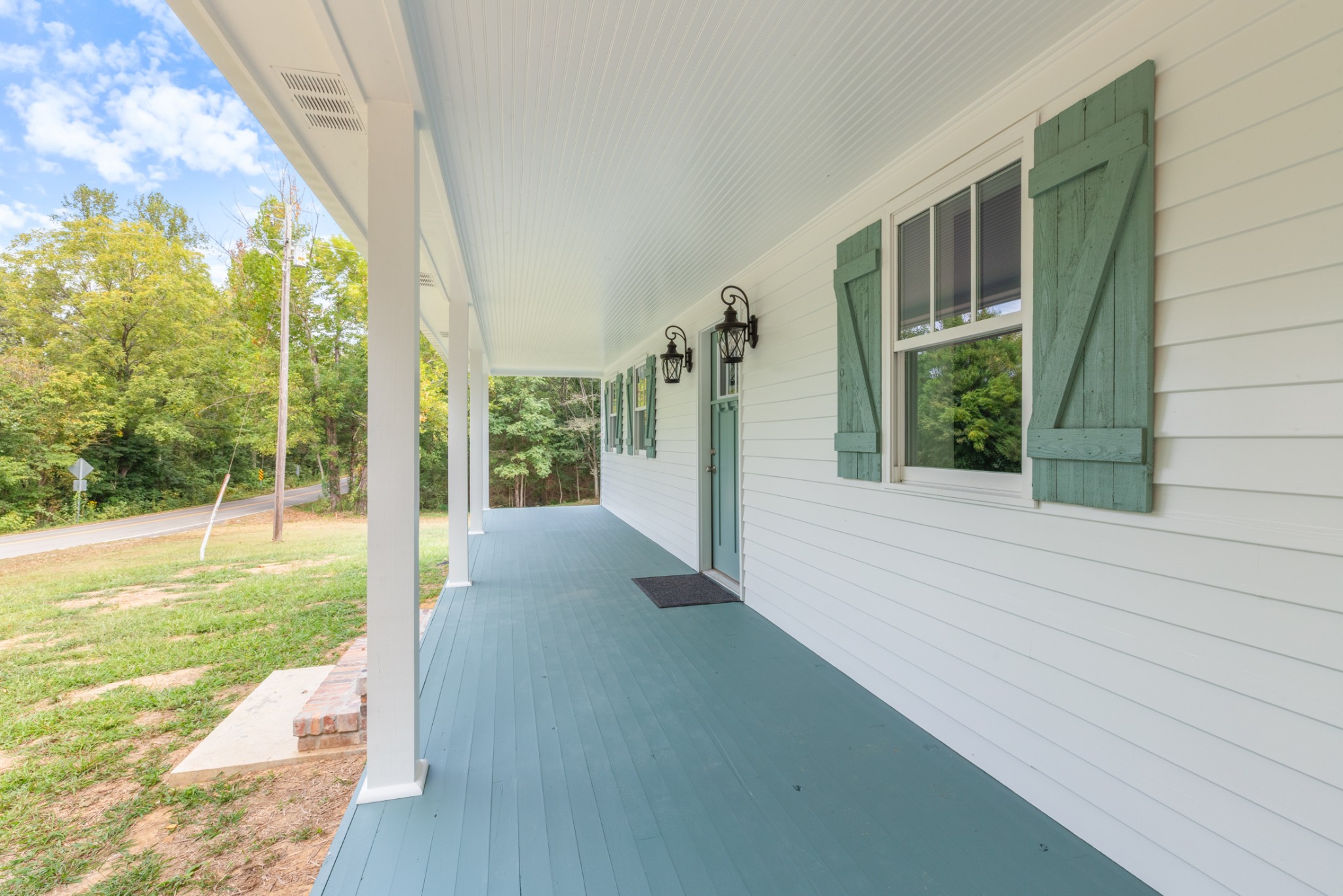 260 Old Highway 48 Charlotte, TN 37036 - Photo 40 of 71 a view of a house with backyard and porch