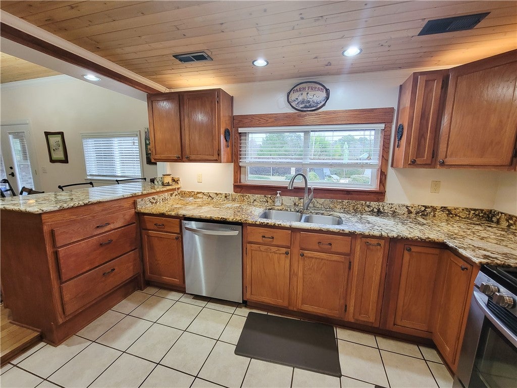1555 Pear Tree Road Waverly, AL 36879 - Photo 12 of 45 Kitchen