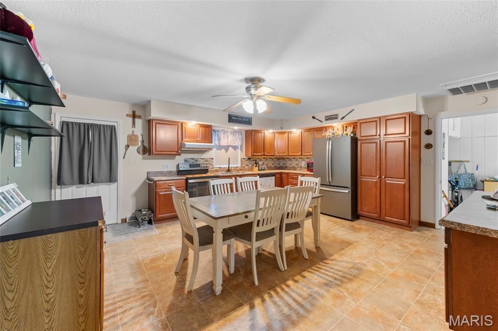 716 Springfield Road Gillespie, IL 62033 - Photo 10 of 33