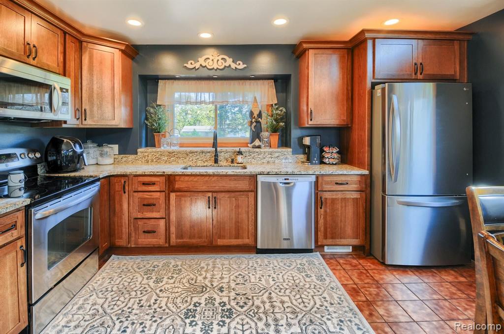 8422 Ridge Road Goodrich, MI 48438 - Photo 6 of 46