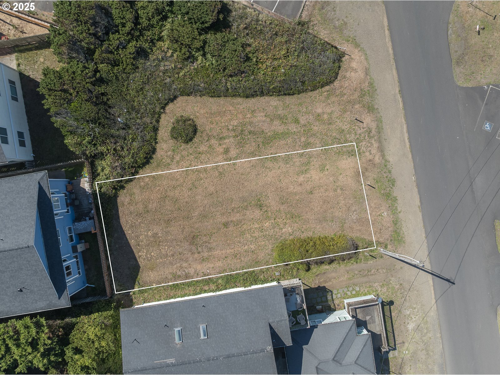 Undisclosed Address Newport, OR 97365 - Photo 12 of 16 a bathroom with a shower