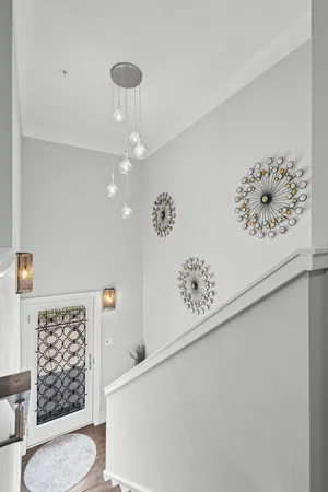 $950,000 | 5748 North Hermitage Avenue, Unit 106, Chicago, IL 60660