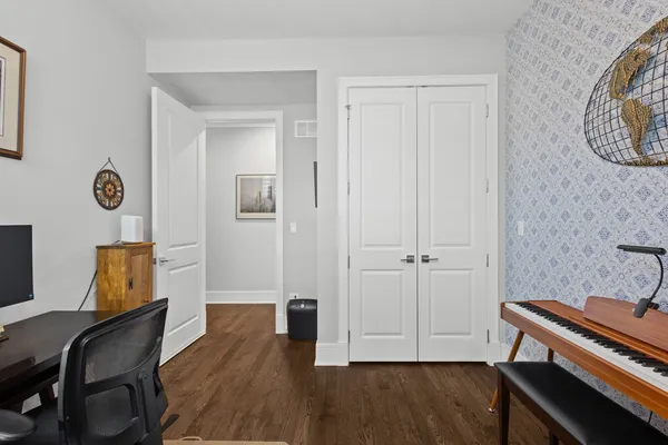 $950,000 | 5748 North Hermitage Avenue, Unit 106, Chicago, IL 60660
