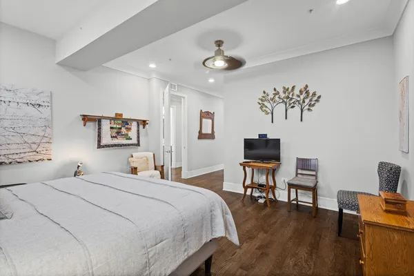 $950,000 | 5748 North Hermitage Avenue, Unit 106, Chicago, IL 60660
