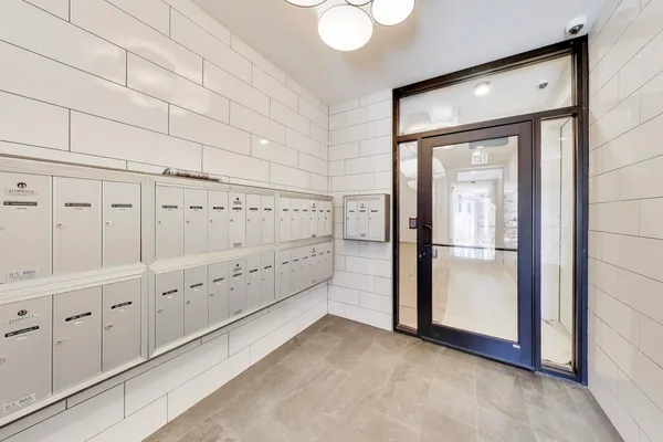 $950,000 | 5748 North Hermitage Avenue, Unit 106, Chicago, IL 60660