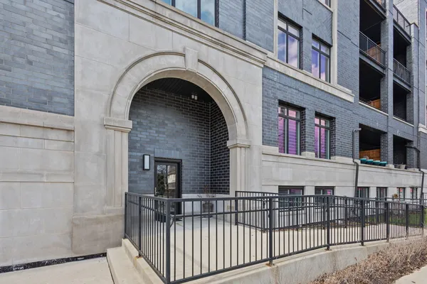 $950,000 | 5748 North Hermitage Avenue, Unit 106, Chicago, IL 60660