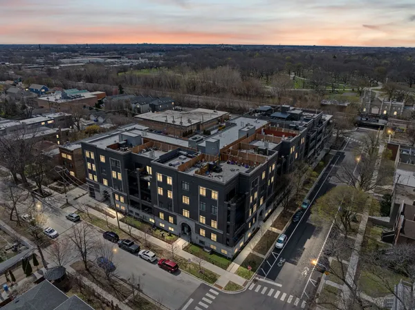 $950,000 | 5748 North Hermitage Avenue, Unit 106, Chicago, IL 60660