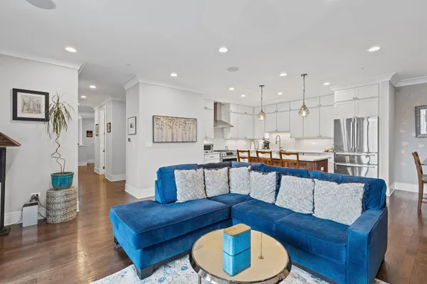 $950,000 | 5748 North Hermitage Avenue, Unit 106, Chicago, IL 60660
