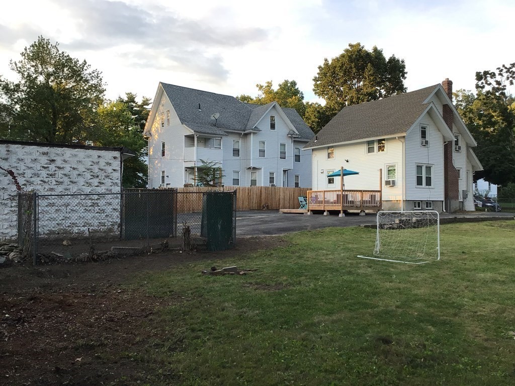 28 Sycamore Street Springfield, MA 01109 - Photo 5 of 26 Gallery Image 5