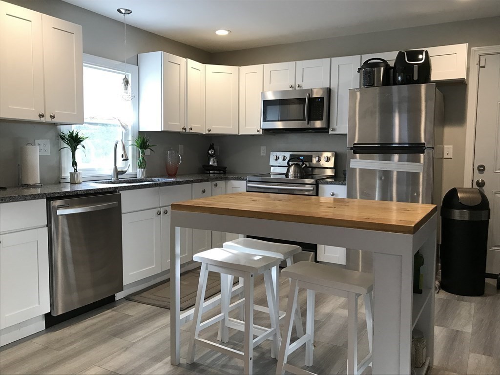 28 Sycamore Street Springfield, MA 01109 - Photo 6 of 26 Gallery Image 6