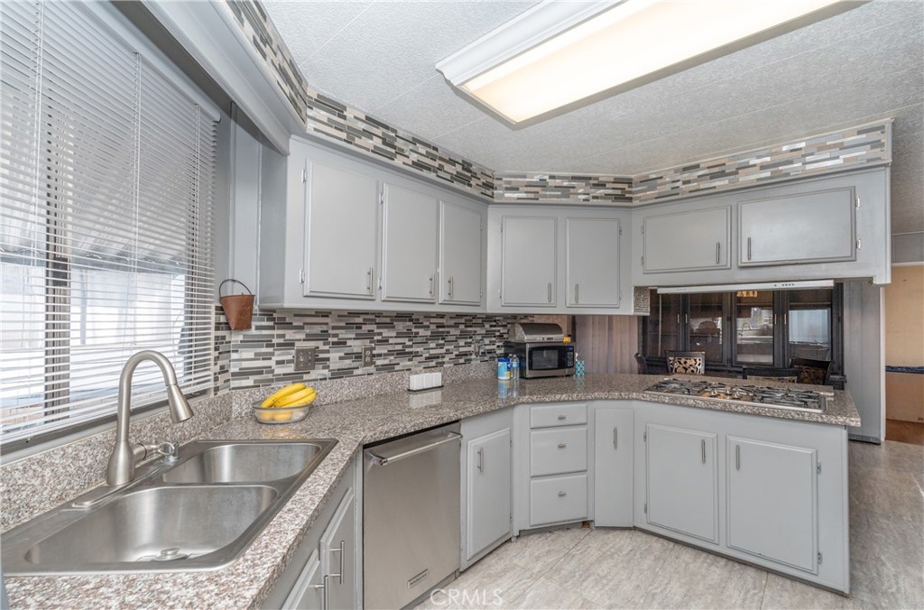 2601 East Victoria Street, Unit 357 Rancho Dominguez, CA 90220 - Photo 23 of 44