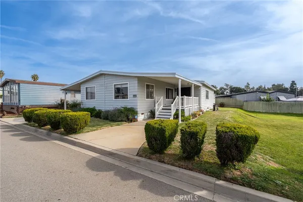 a view of house and outdoor space