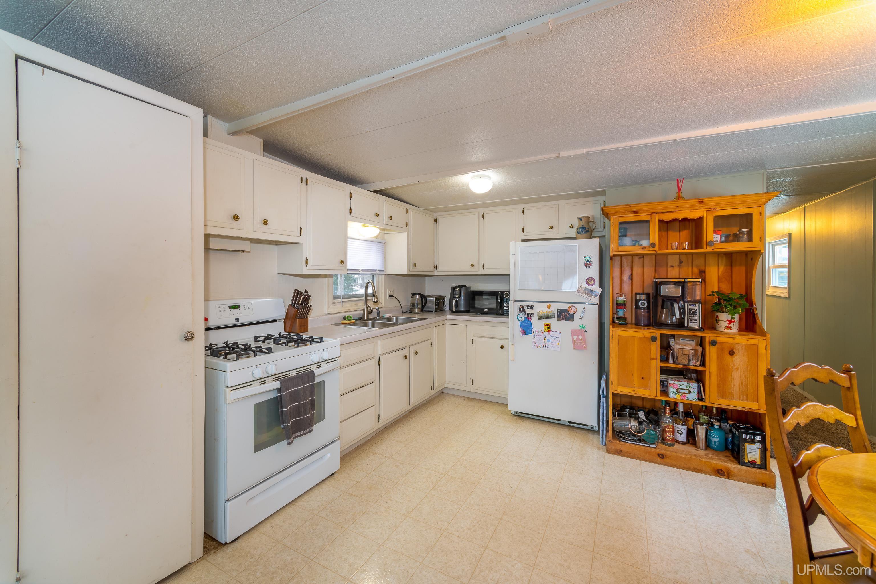 17 Snowfield Road Negaunee, MI 49866 - Photo 8 of 21 Gallery Image 8