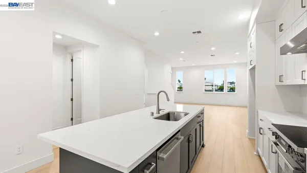 $1,281,852 | 1668 Clement Avenue, Alameda, CA 94501