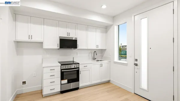 $1,281,852 | 1668 Clement Avenue, Alameda, CA 94501