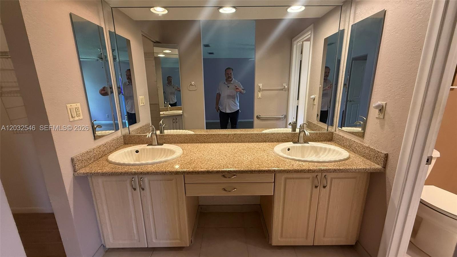7905 Cloverfield Circle Boca Raton, FL 33433 - Photo 14 of 25 Double Vanity