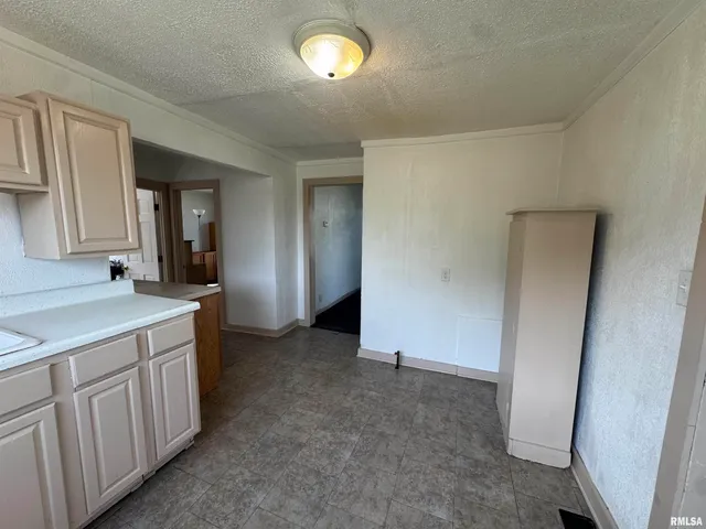 $49,000 | 584 East South Street, Galesburg, IL 61401