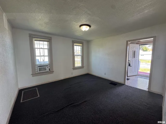 $49,000 | 584 East South Street, Galesburg, IL 61401