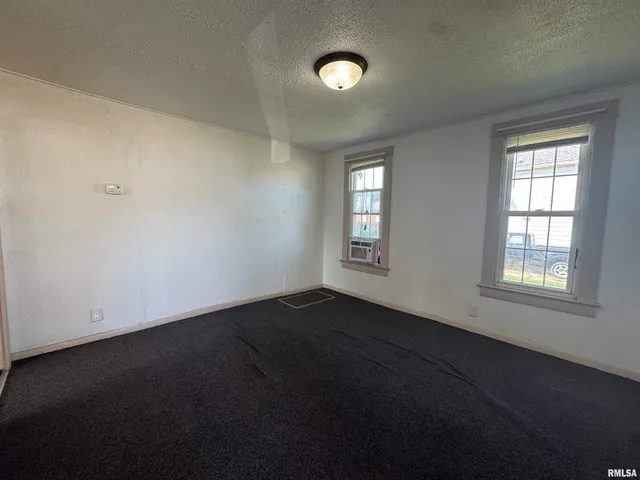 $49,000 | 584 East South Street, Galesburg, IL 61401