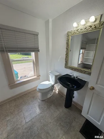 $49,000 | 584 East South Street, Galesburg, IL 61401