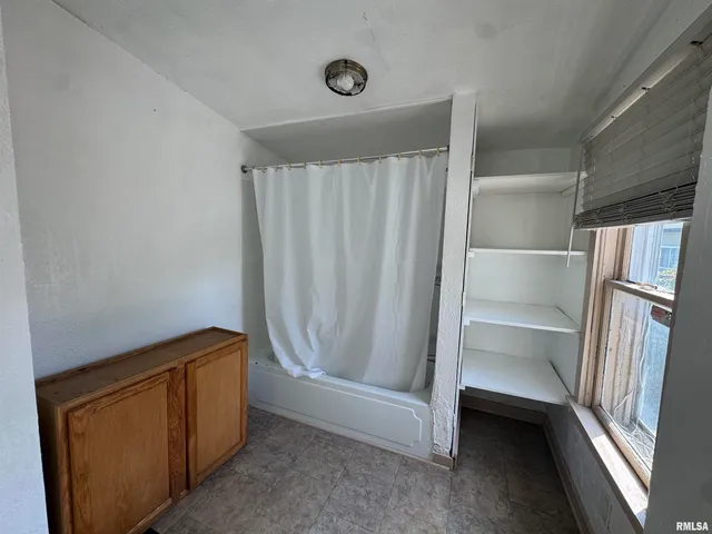 $49,000 | 584 East South Street, Galesburg, IL 61401