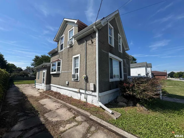 $49,000 | 584 East South Street, Galesburg, IL 61401