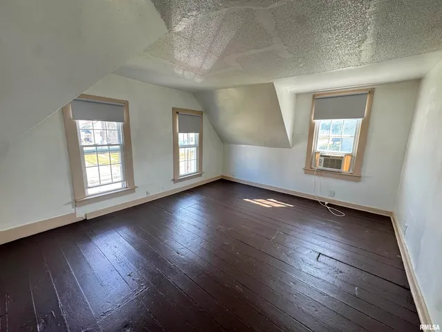 $49,000 | 584 East South Street, Galesburg, IL 61401