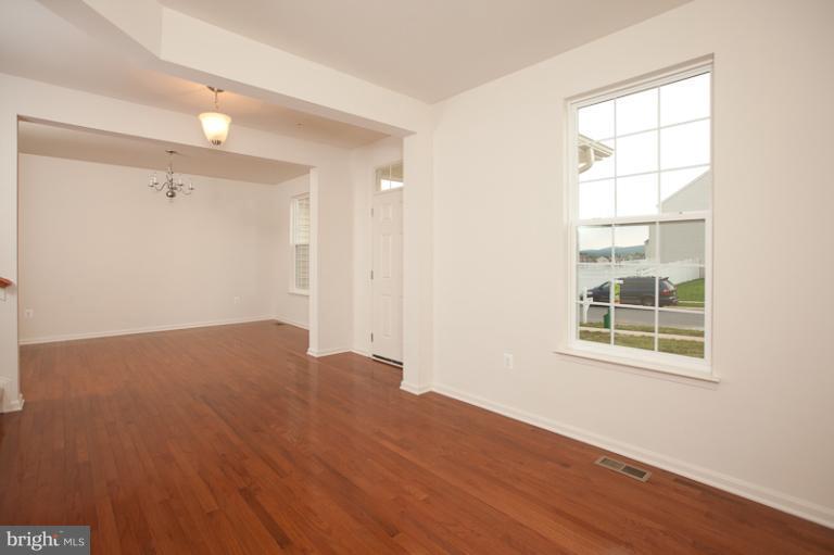 1631 Fletchers Way Point of Rocks, MD 21777 - Photo 12 of 23 Living Room