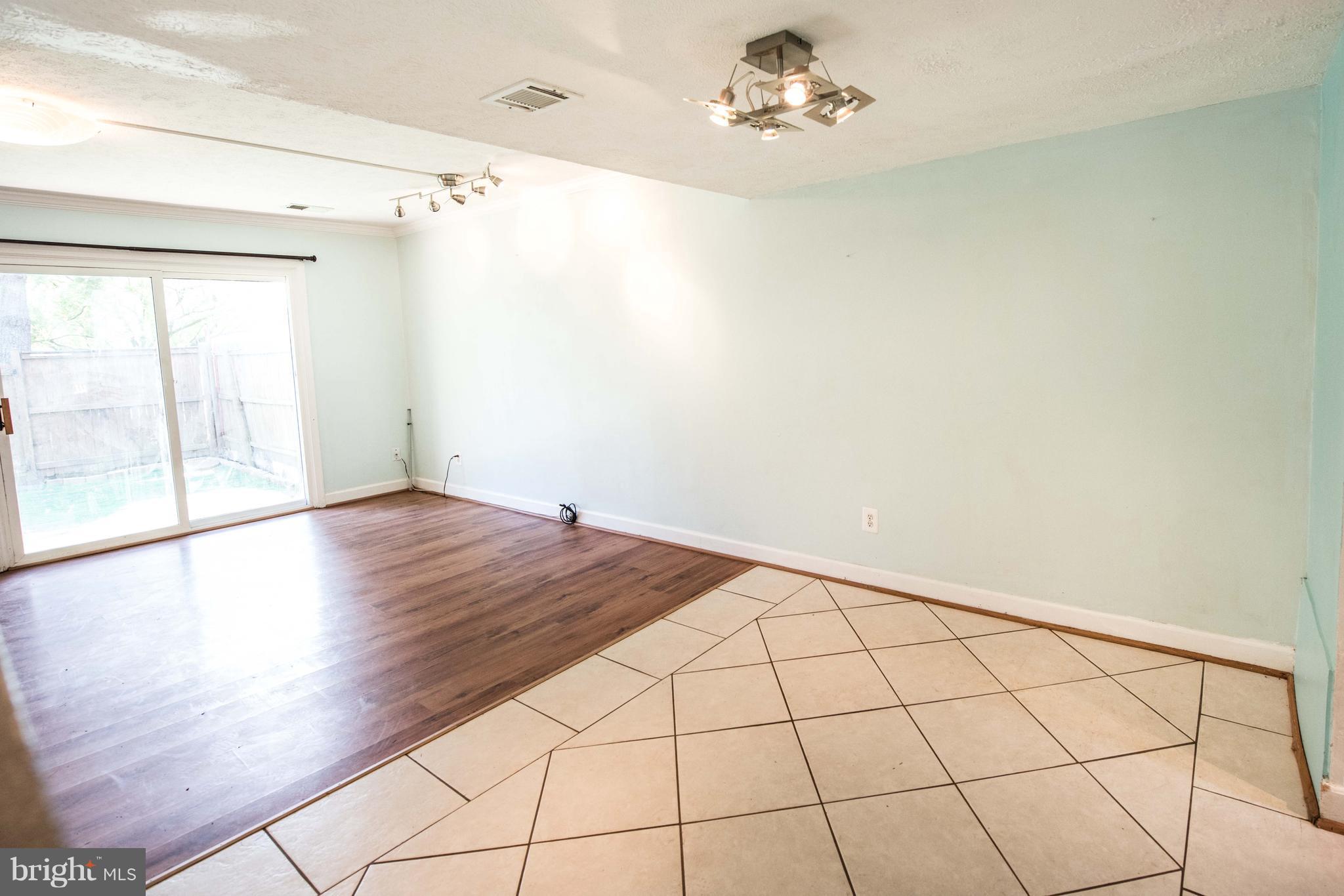 9915 Hampton Road Manassas, VA 20110 - Photo 13 of 30 Dining Room / Living Room
