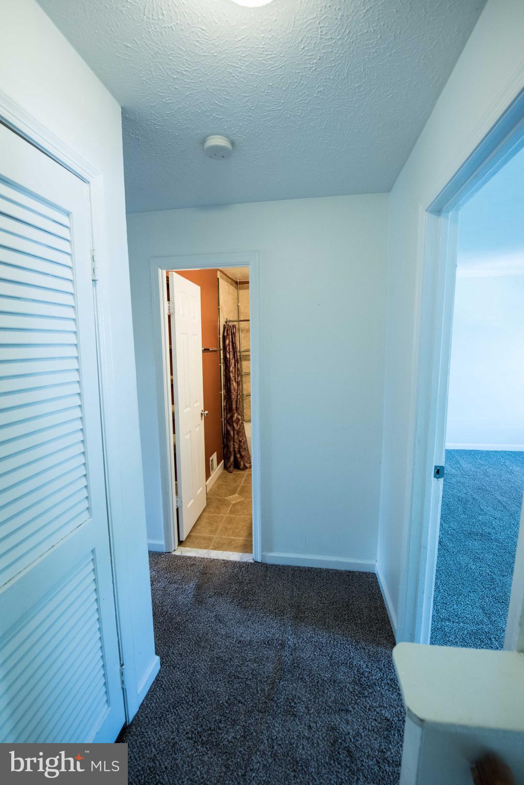 9915 Hampton Road Manassas, VA 20110 - Photo 24 of 30 Upper Hallway