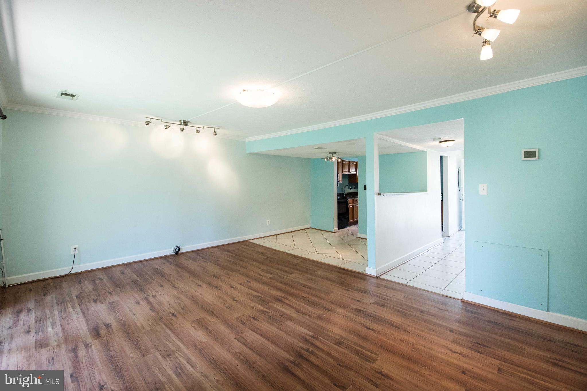 9915 Hampton Road Manassas, VA 20110 - Photo 10 of 30 Living Room